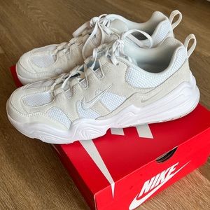 Women’s Nike Tech Hera Sneakers Size 9.5 in White Photon Dust